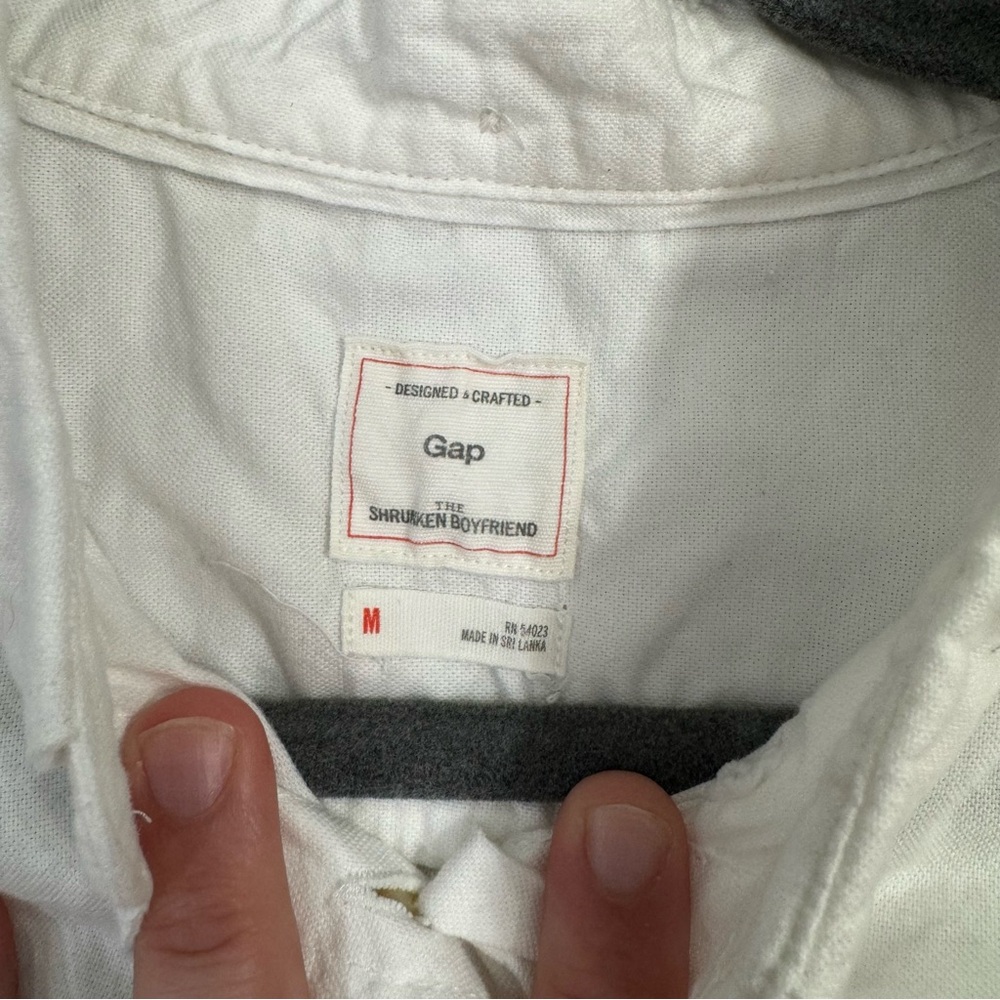 BNWT White Gap Shrunken Boyfriend Women’s Long Sleeve Button Down Size Medium - Picture 3 of 5